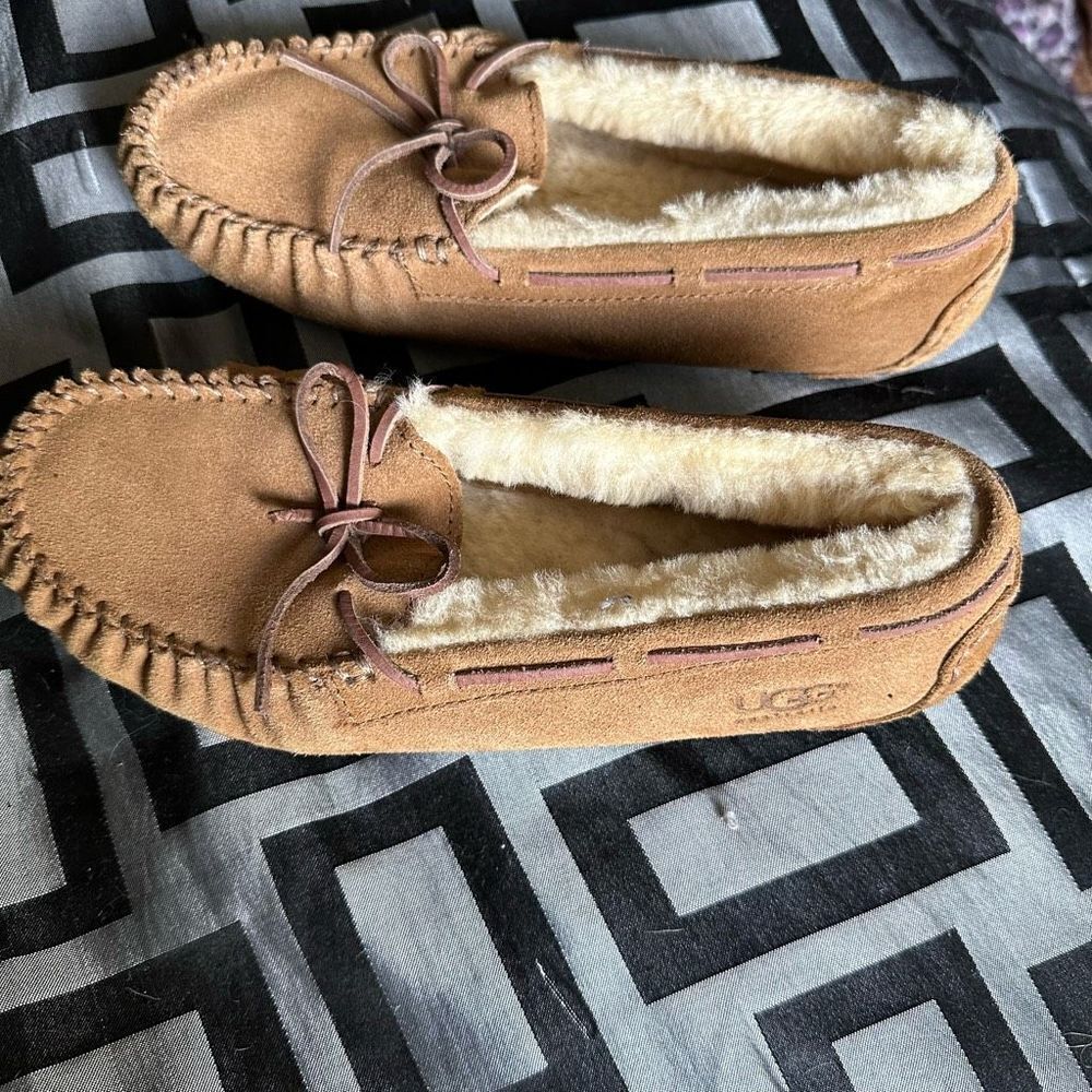 UGG Dakota Slipper - Ladies- Chestnut